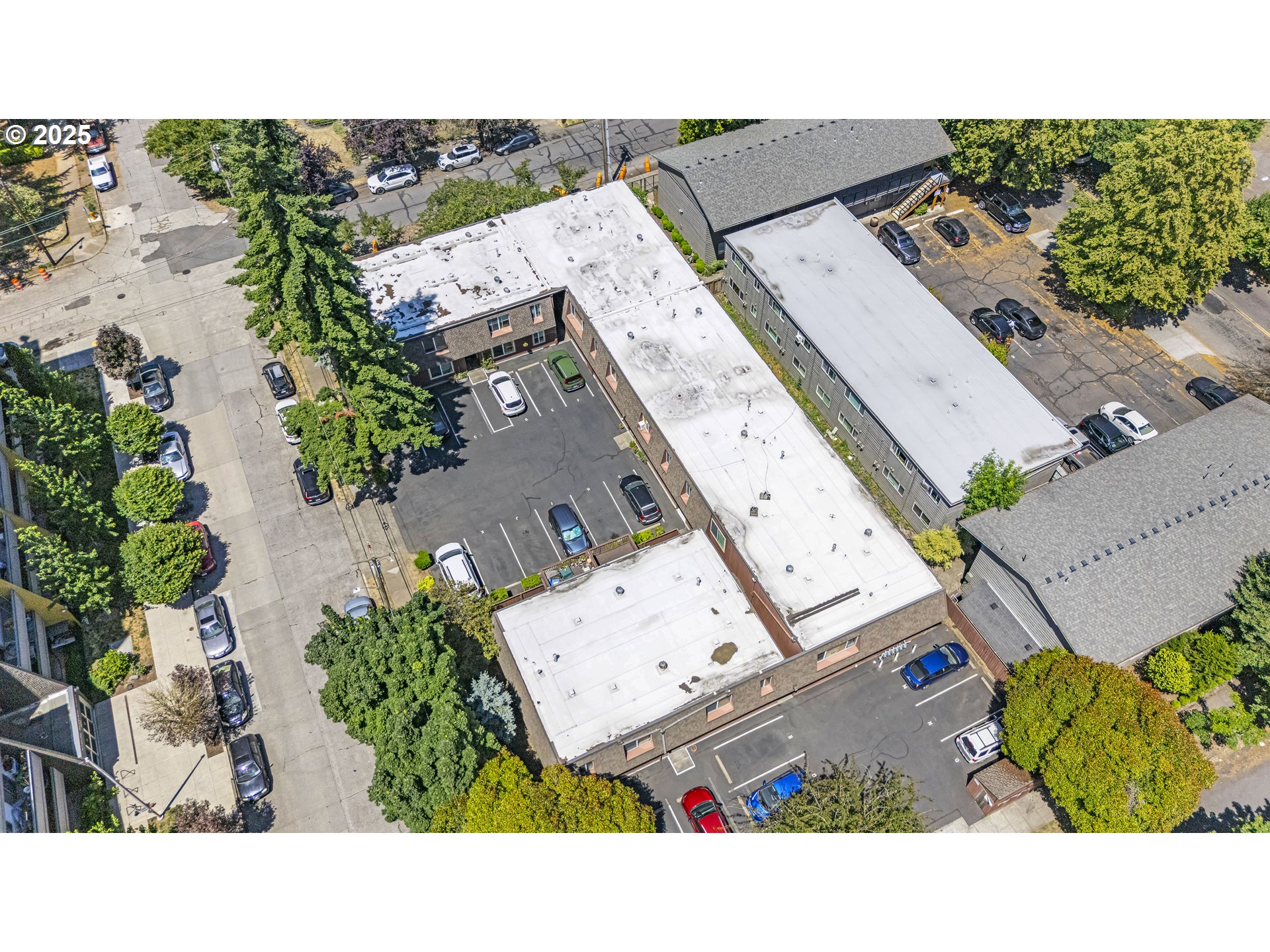 8833 N SYRACUSE ST 19