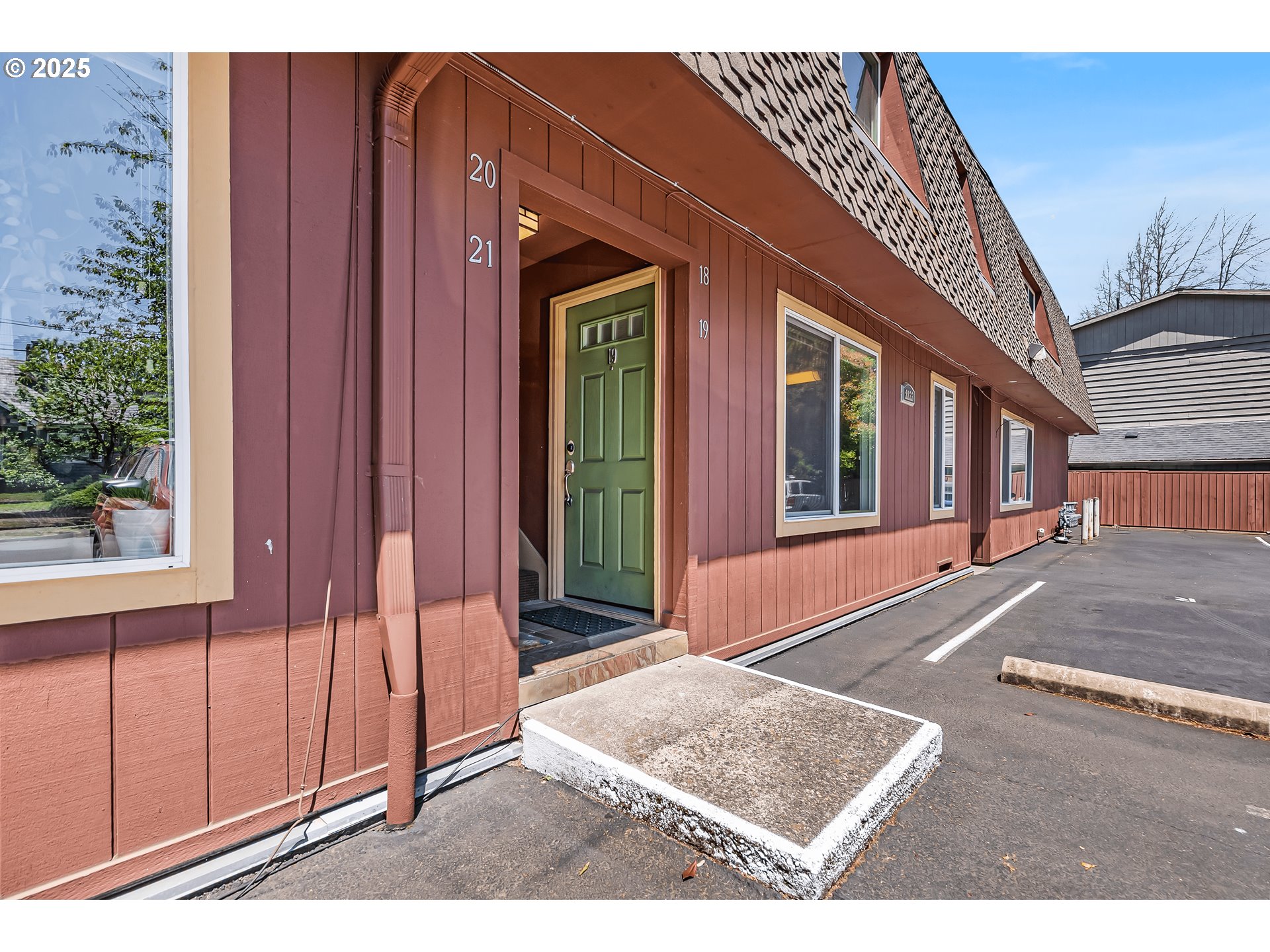 8833 N SYRACUSE ST 19