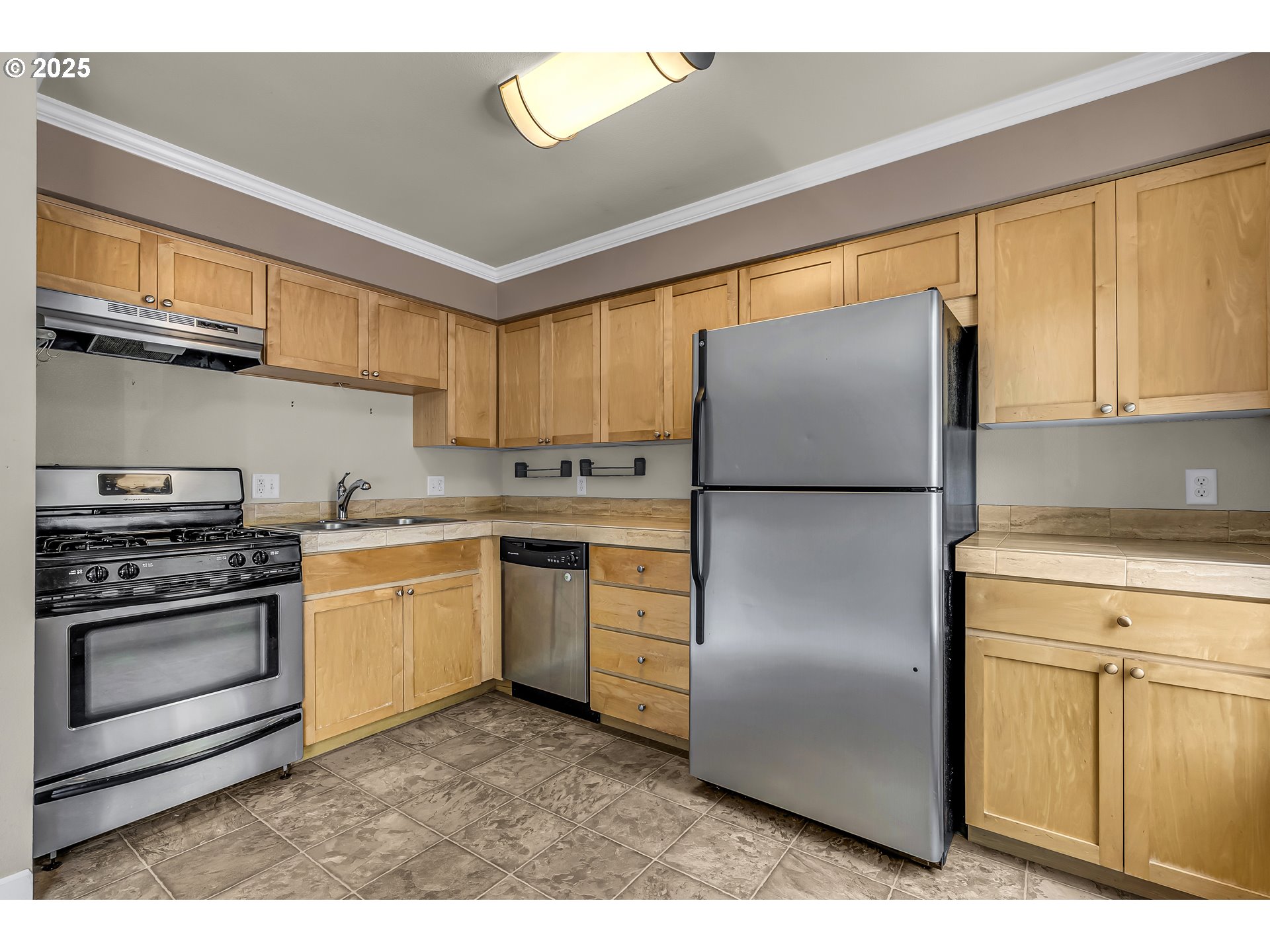 8833 N SYRACUSE ST 19