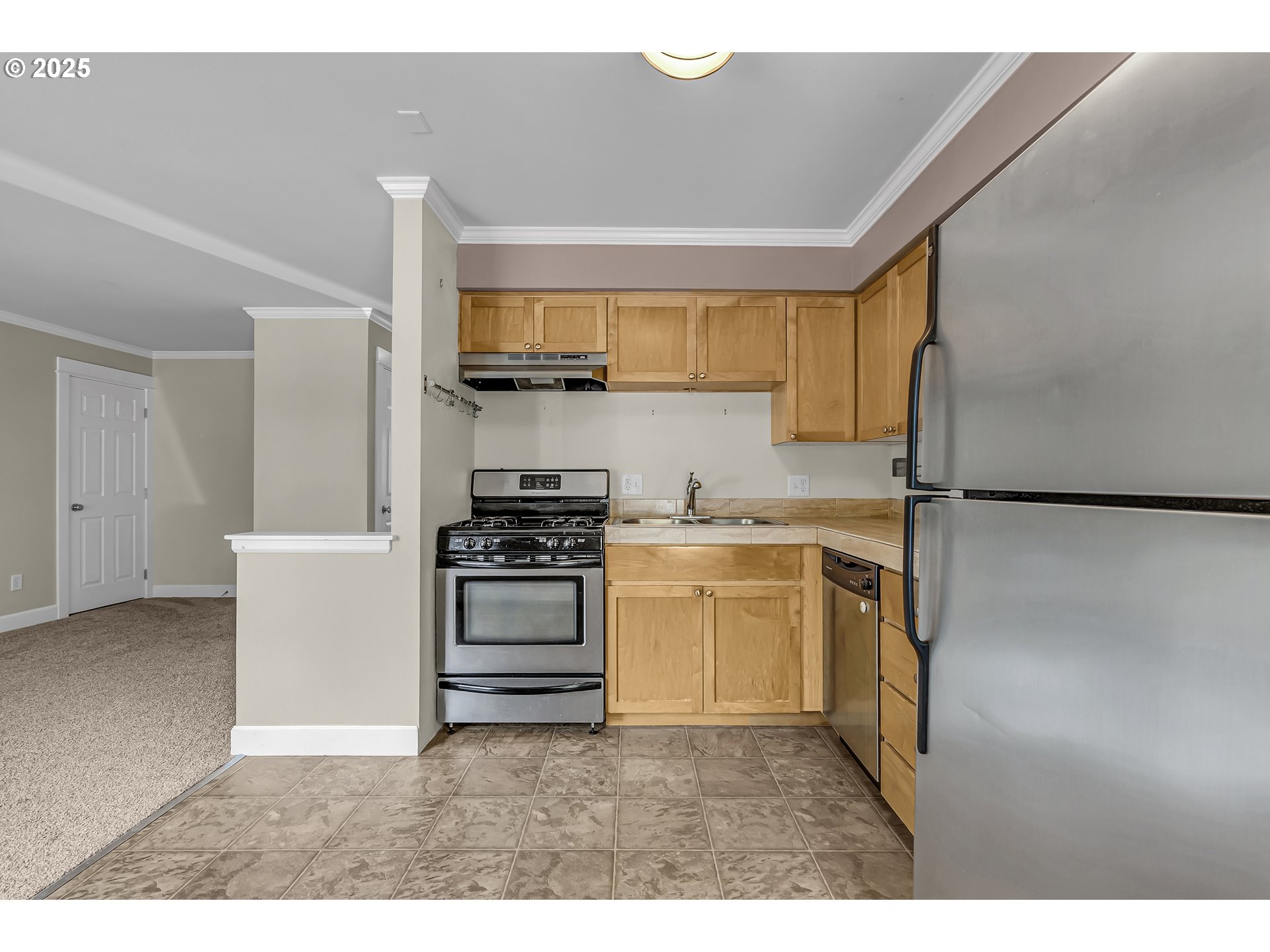 8833 N SYRACUSE ST 19