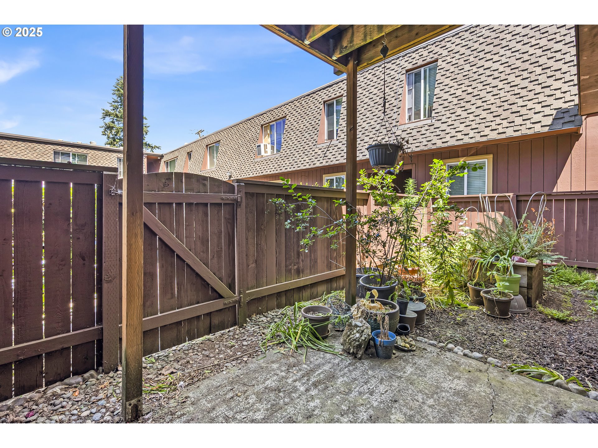 8833 N SYRACUSE ST 19