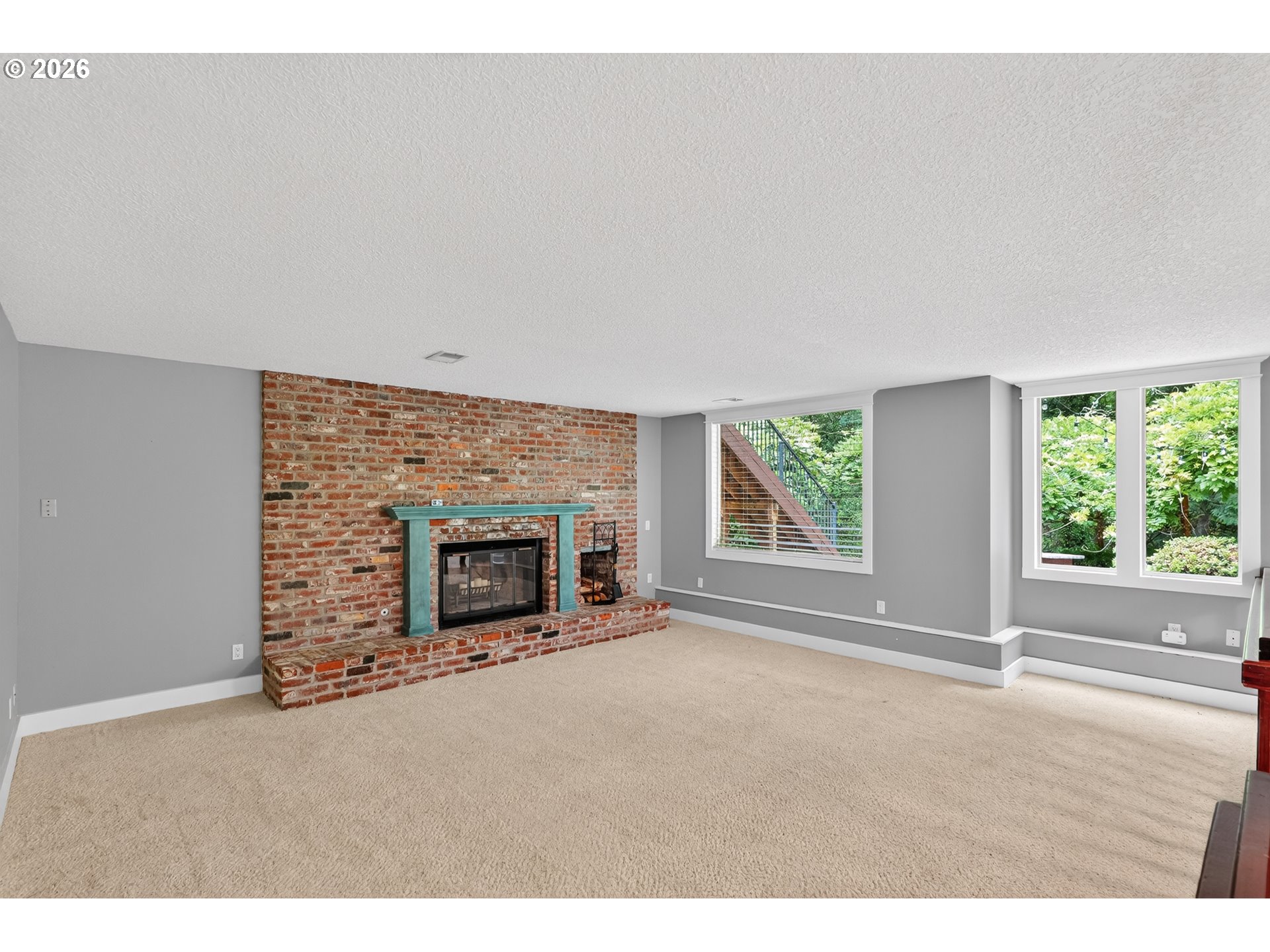 725 CARRERA LN