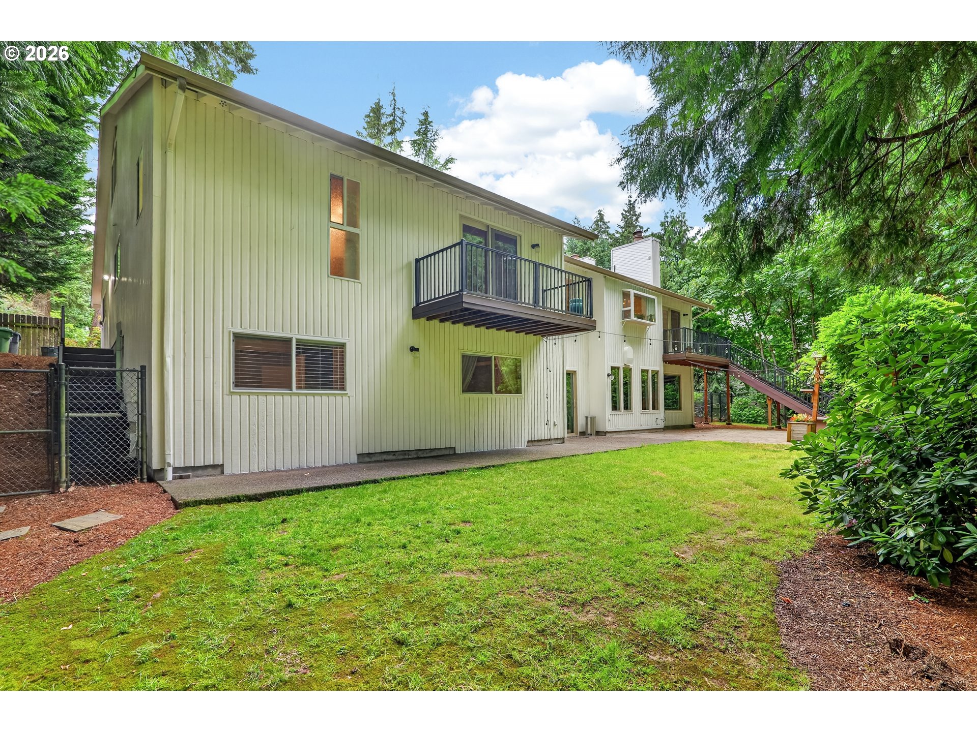 725 CARRERA LN