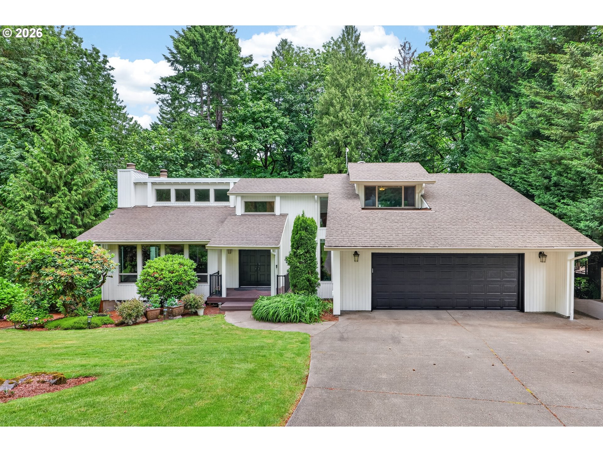 725 CARRERA LN
