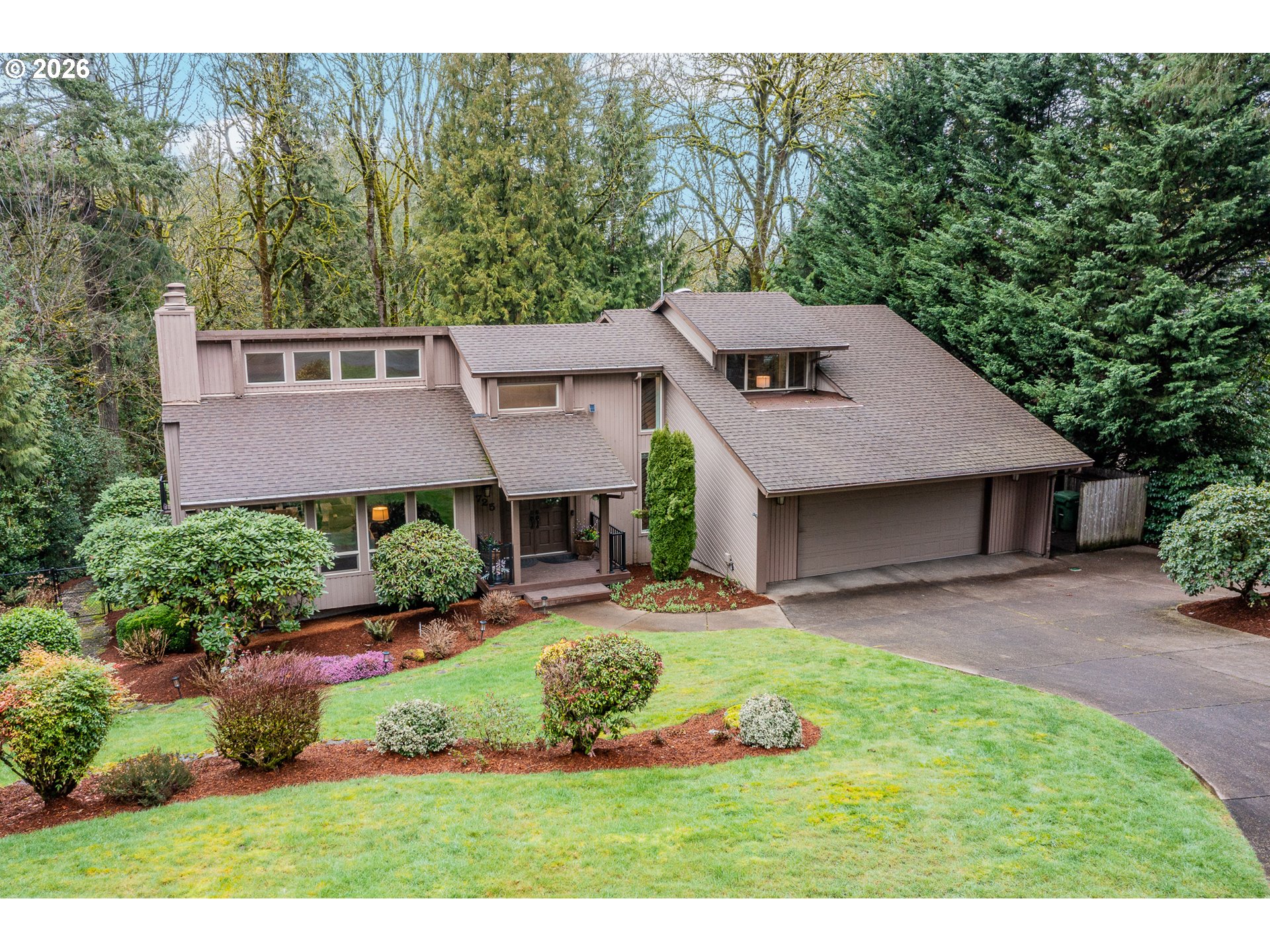 725 CARRERA LN