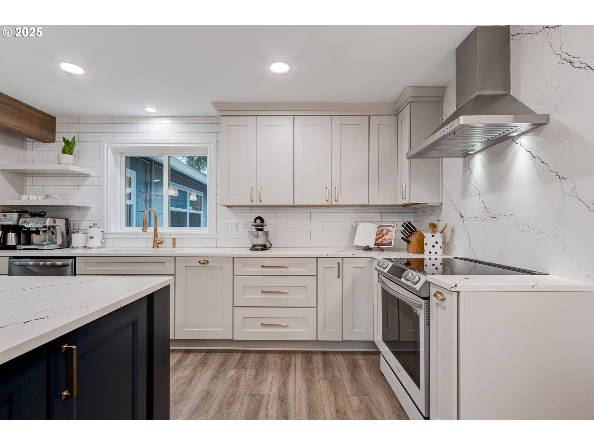 1818 COUNTRY CLUB RD