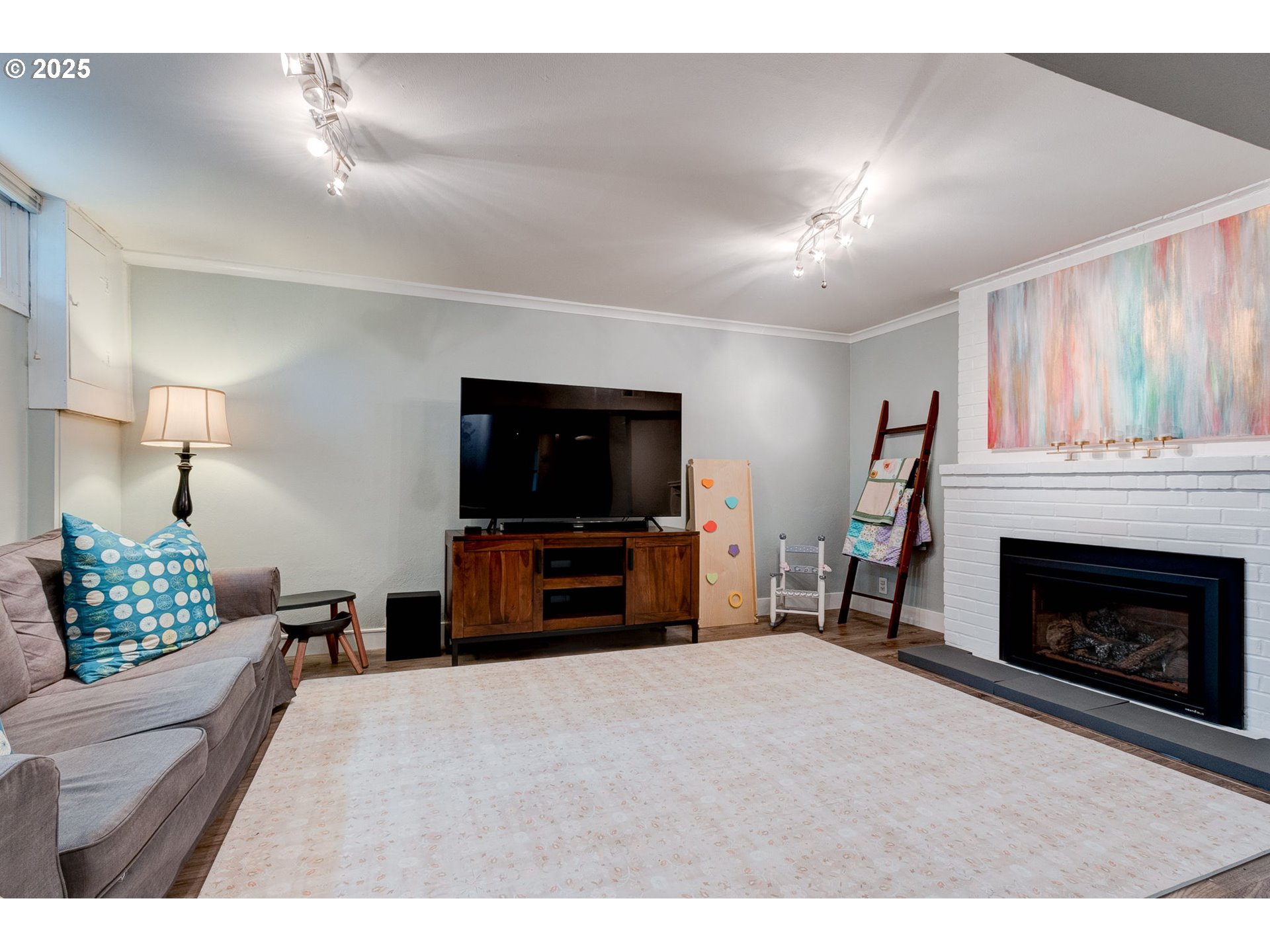 1818 COUNTRY CLUB RD