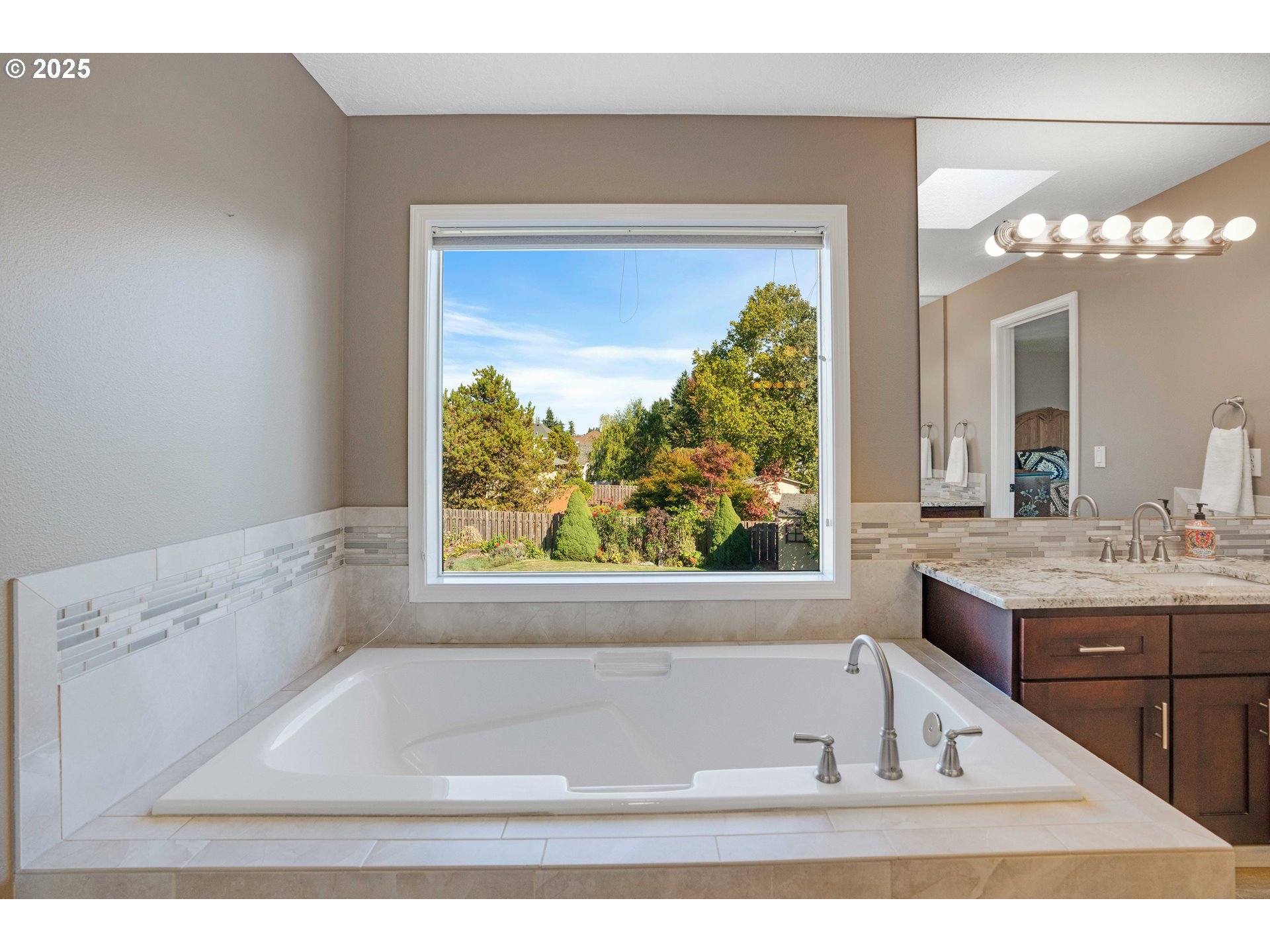 20194 CANYON RIDGE DR