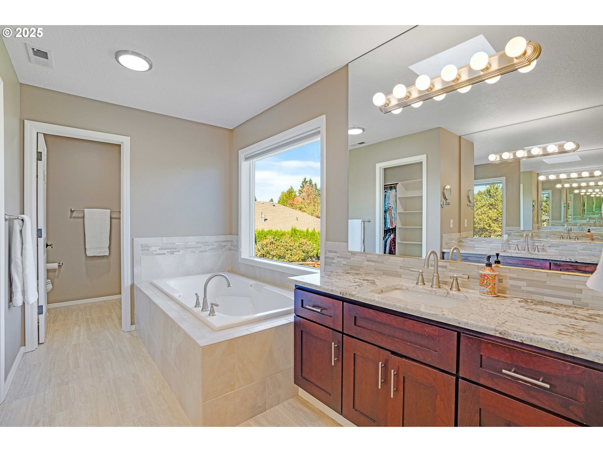 20194 CANYON RIDGE DR