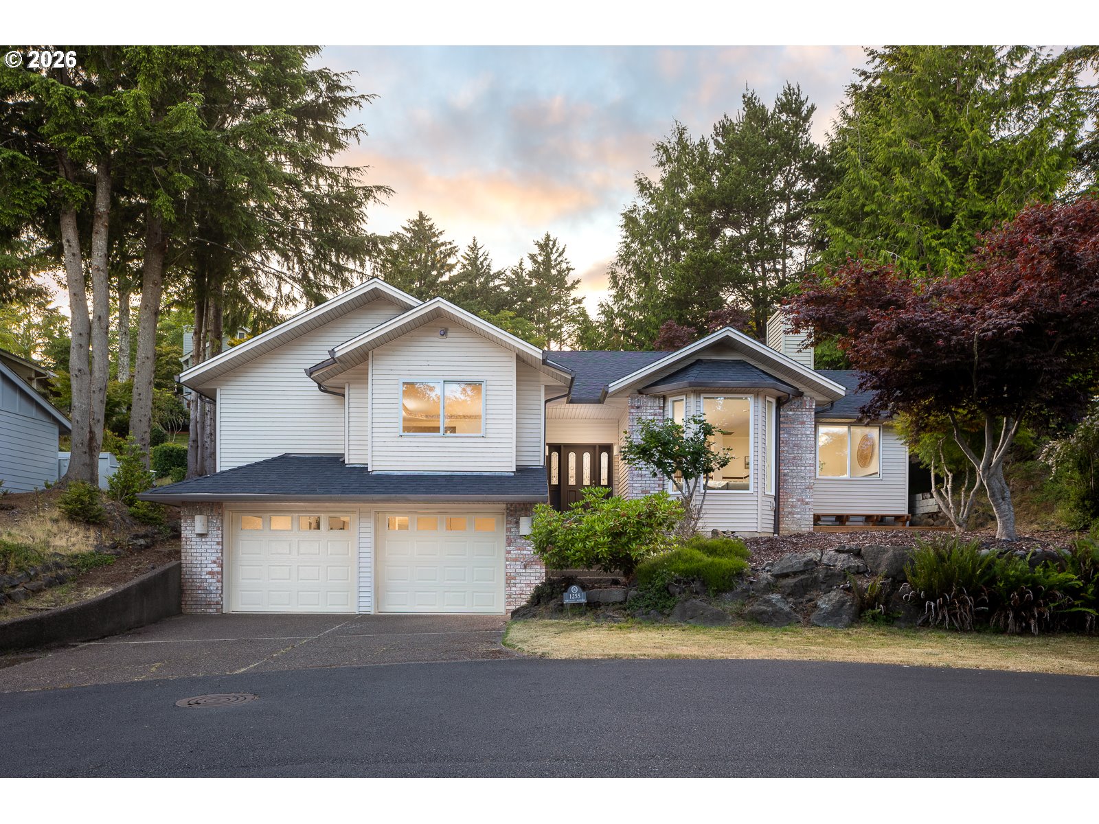 1255 NE LAKEWOOD