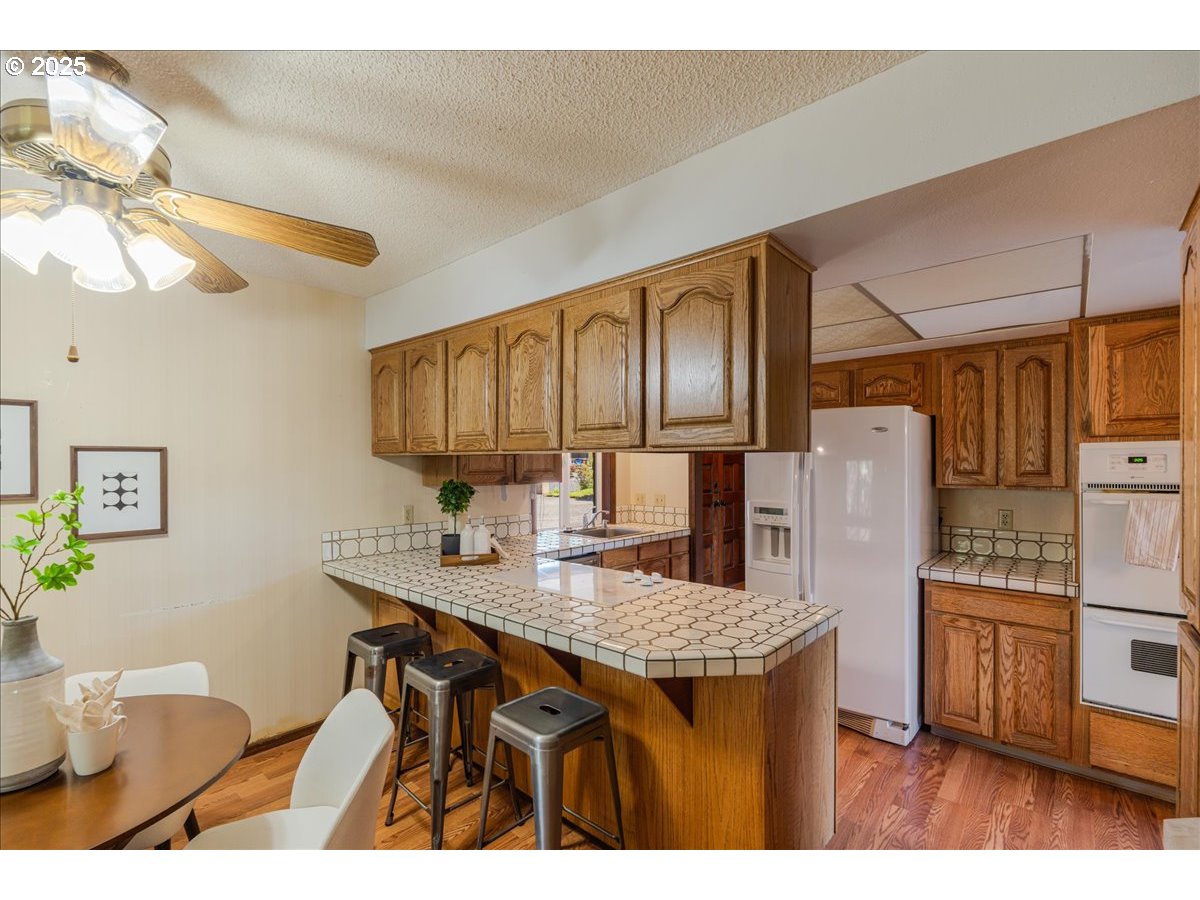 1475 NE COUNTRY CLUB AVE