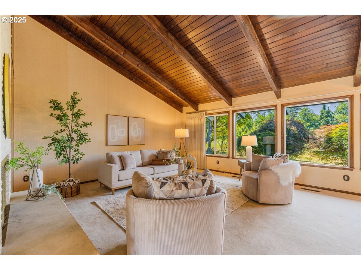 1475 NE COUNTRY CLUB AVE