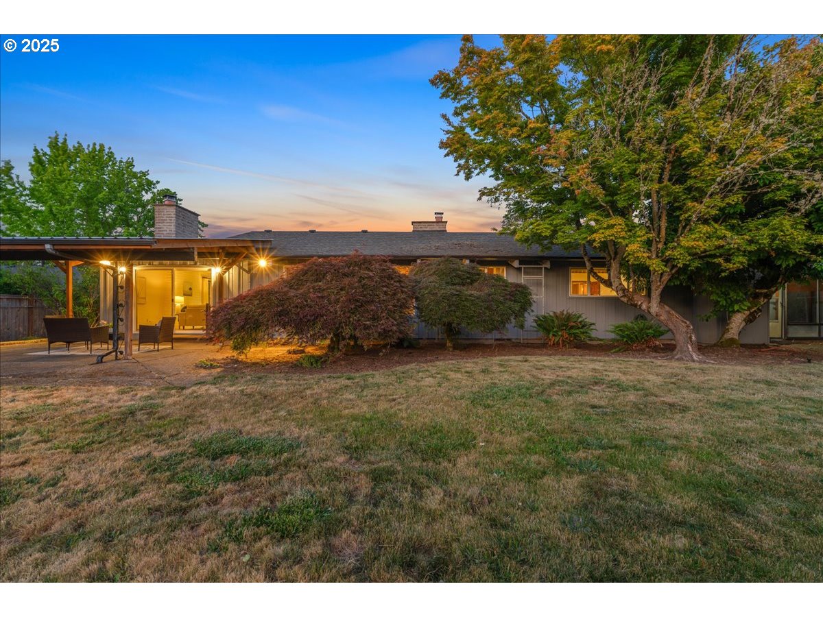 1475 NE COUNTRY CLUB AVE