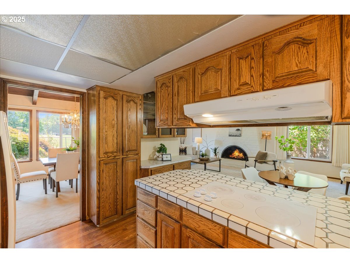 1475 NE COUNTRY CLUB AVE