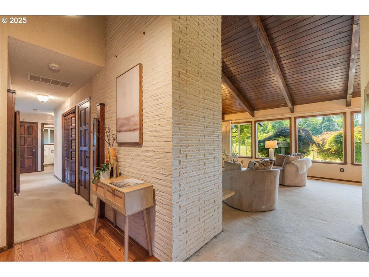 1475 NE COUNTRY CLUB AVE