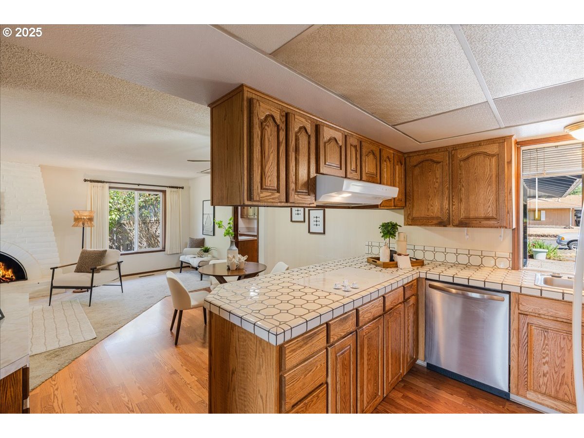 1475 NE COUNTRY CLUB AVE