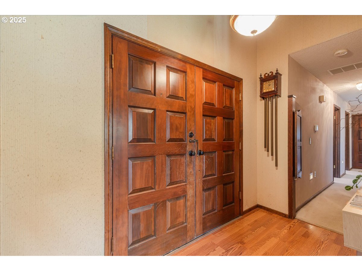 1475 NE COUNTRY CLUB AVE