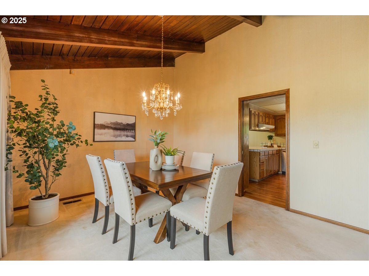 1475 NE COUNTRY CLUB AVE