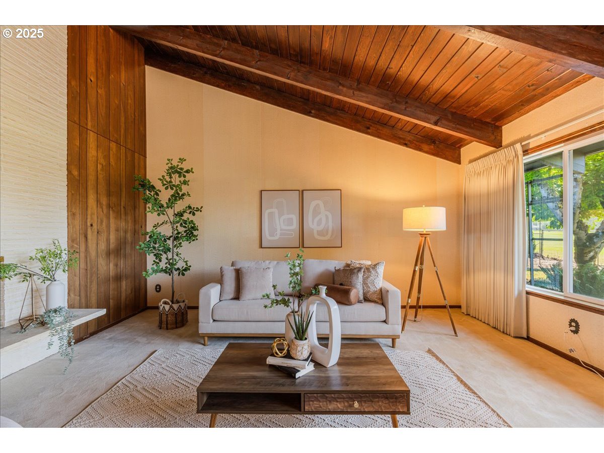 1475 NE COUNTRY CLUB AVE