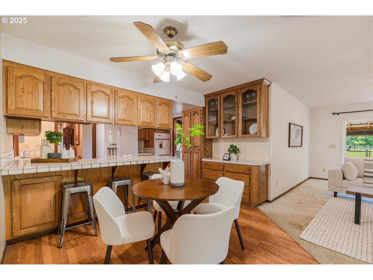 1475 NE COUNTRY CLUB AVE