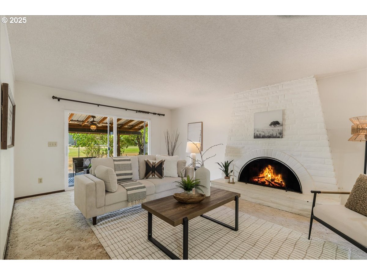 1475 NE COUNTRY CLUB AVE