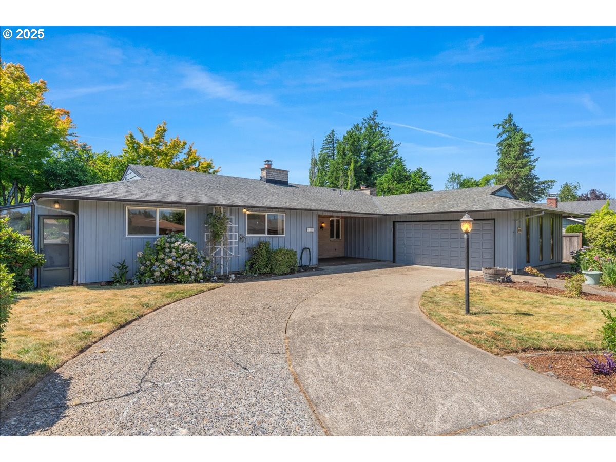 1475 NE COUNTRY CLUB AVE