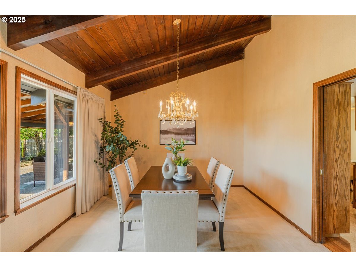 1475 NE COUNTRY CLUB AVE