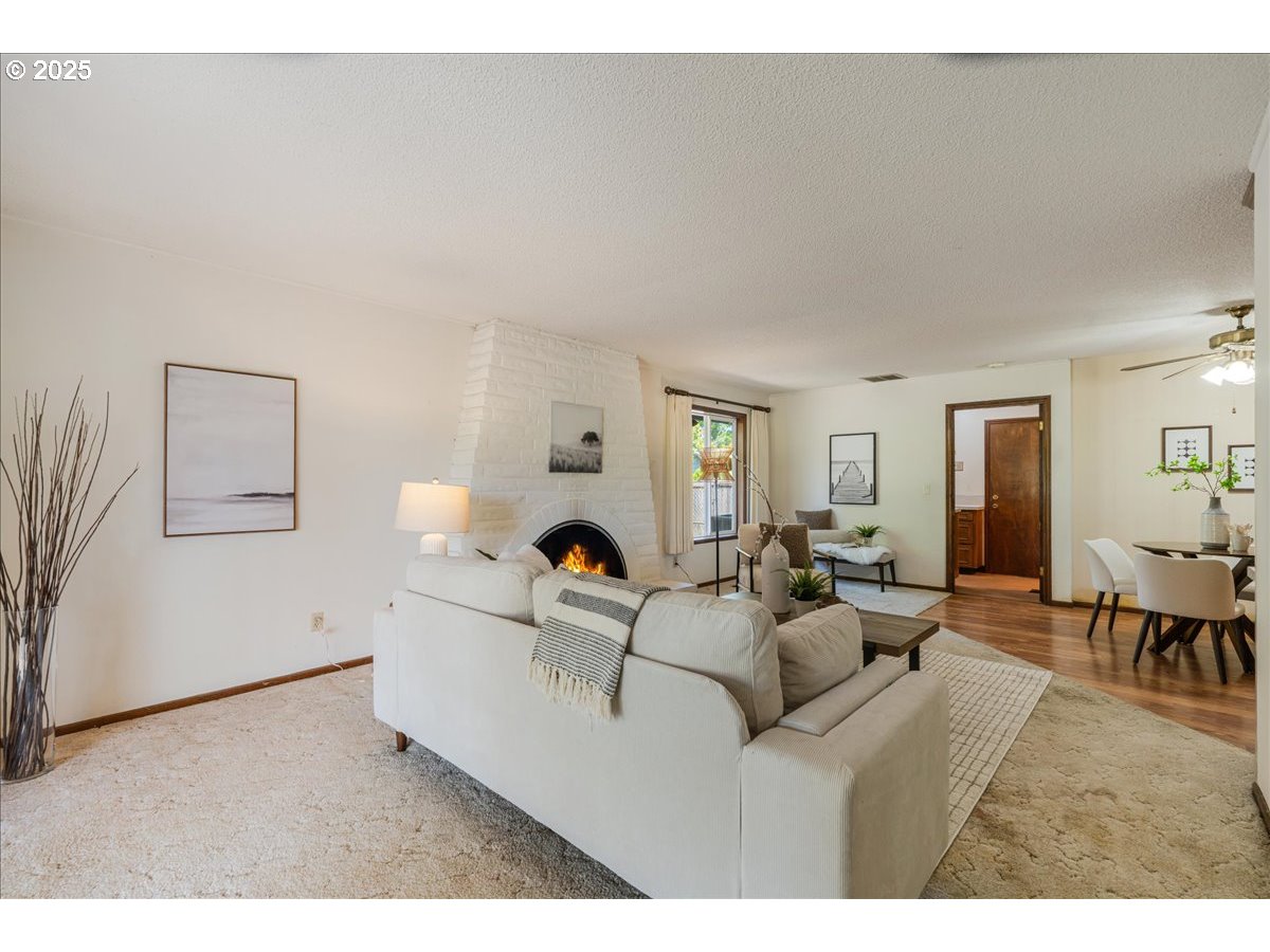 1475 NE COUNTRY CLUB AVE