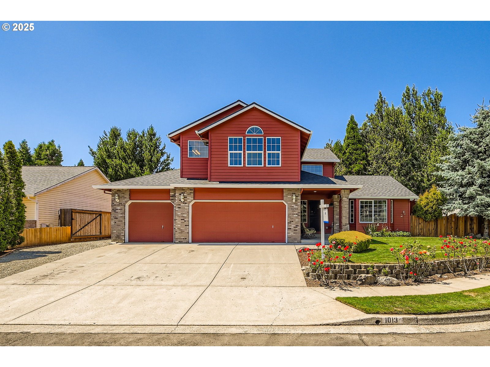 1013 SE HACIENDA LN