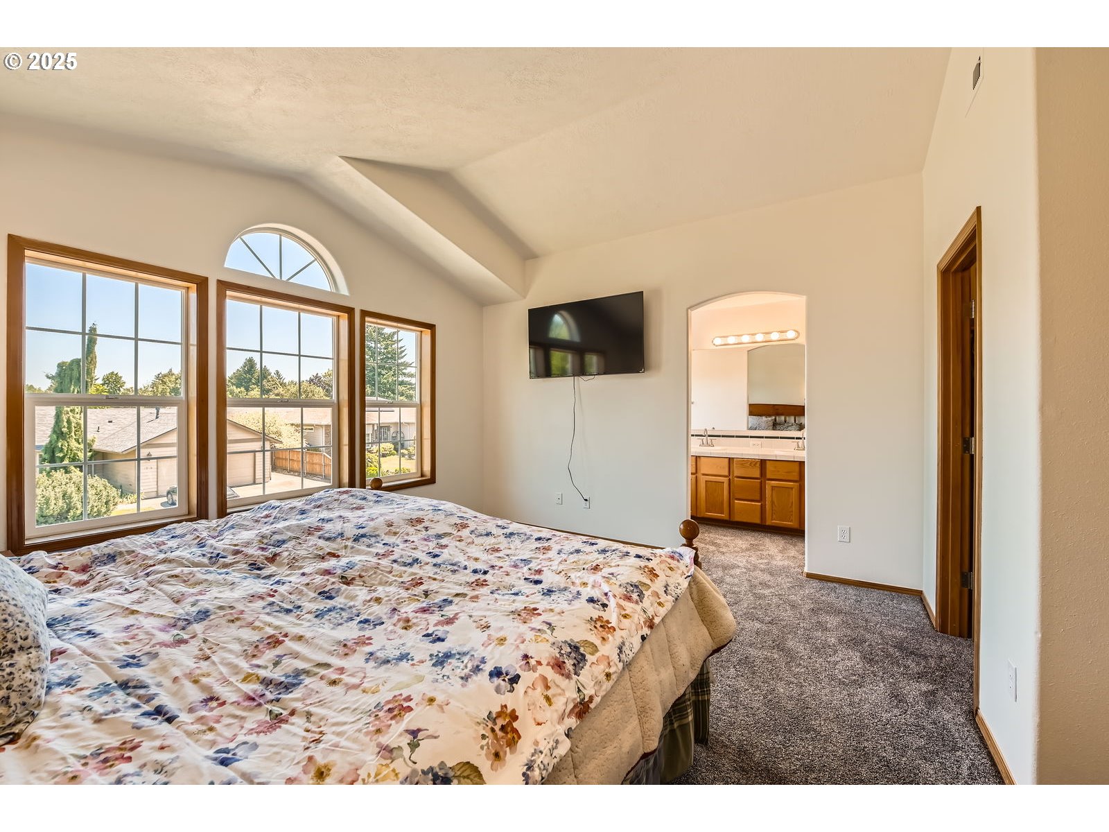 1013 SE HACIENDA LN