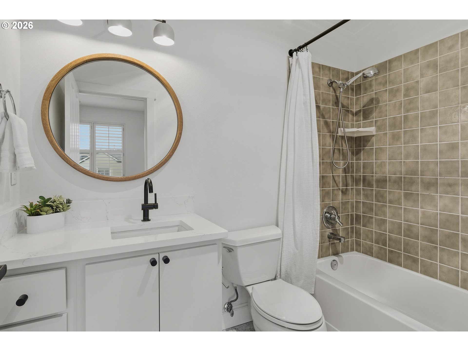 2357 NW QUIMBY ST 24