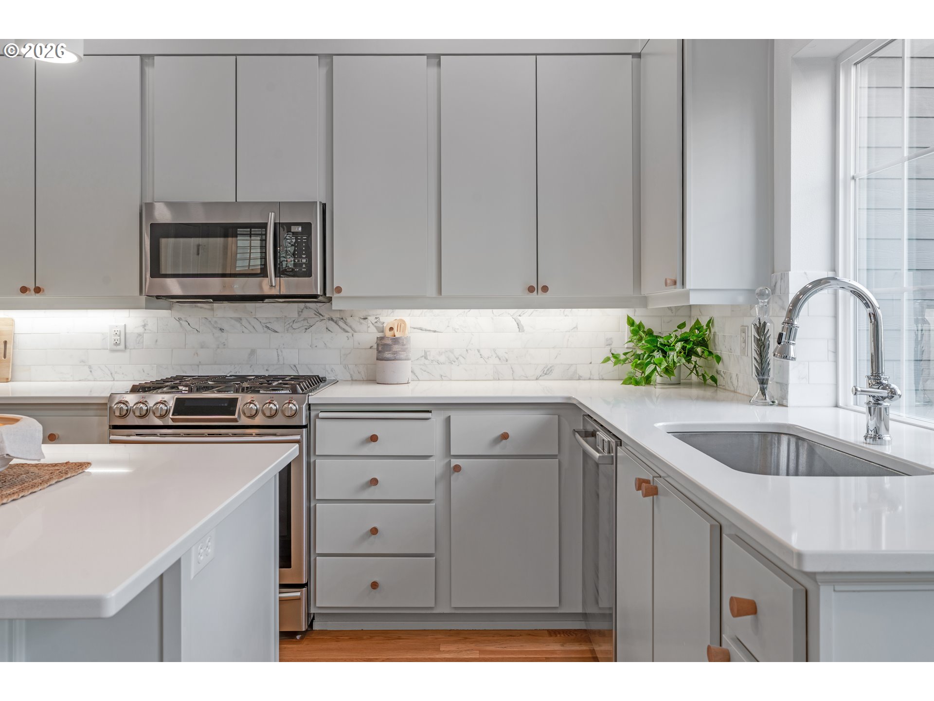 2357 NW QUIMBY ST 24