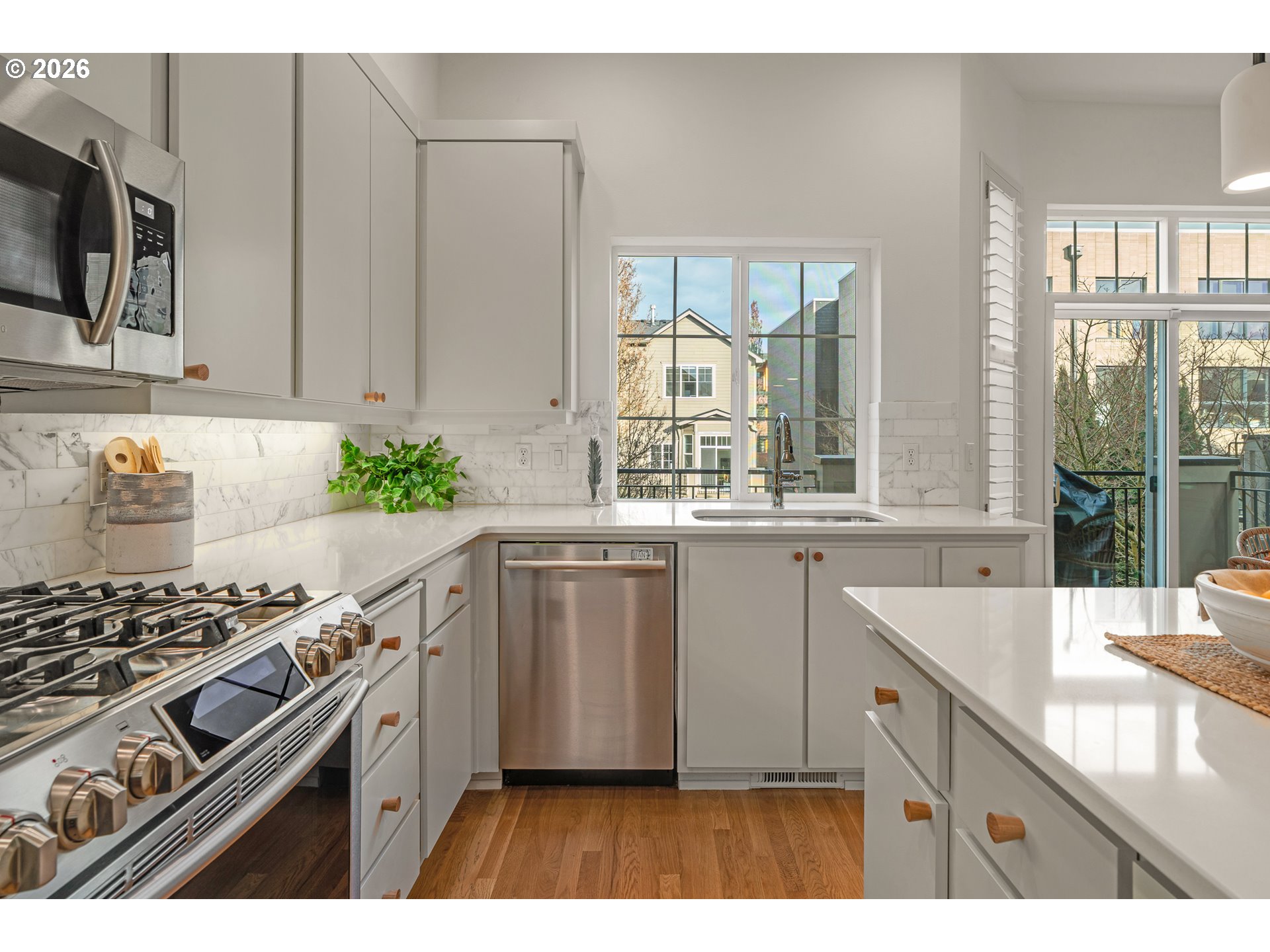 2357 NW QUIMBY ST 24