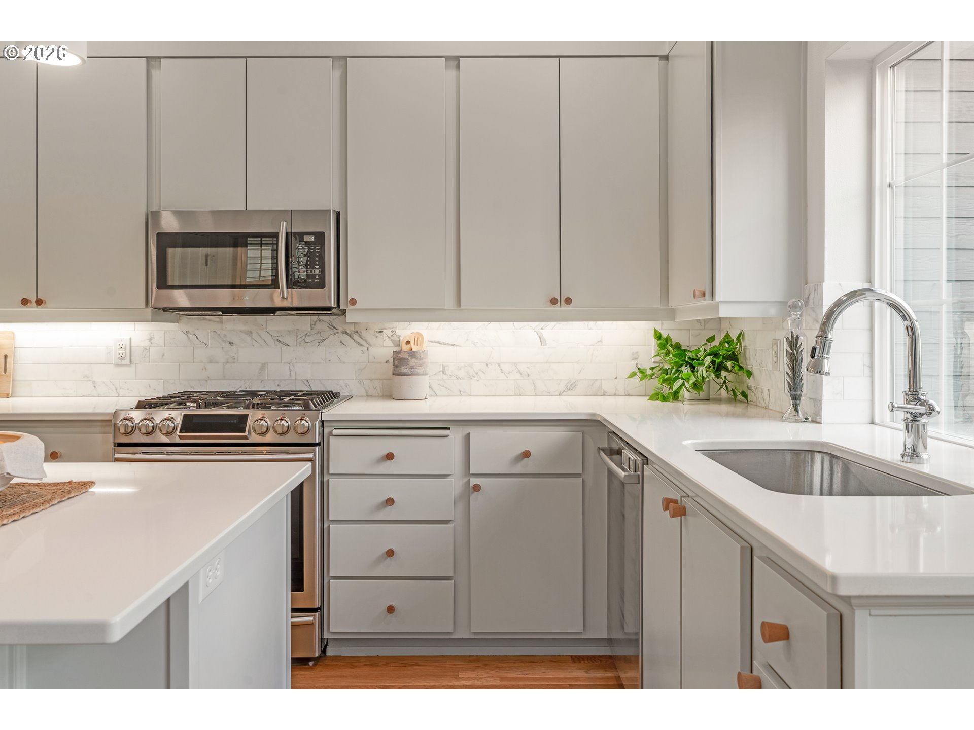 2357 NW QUIMBY ST 24