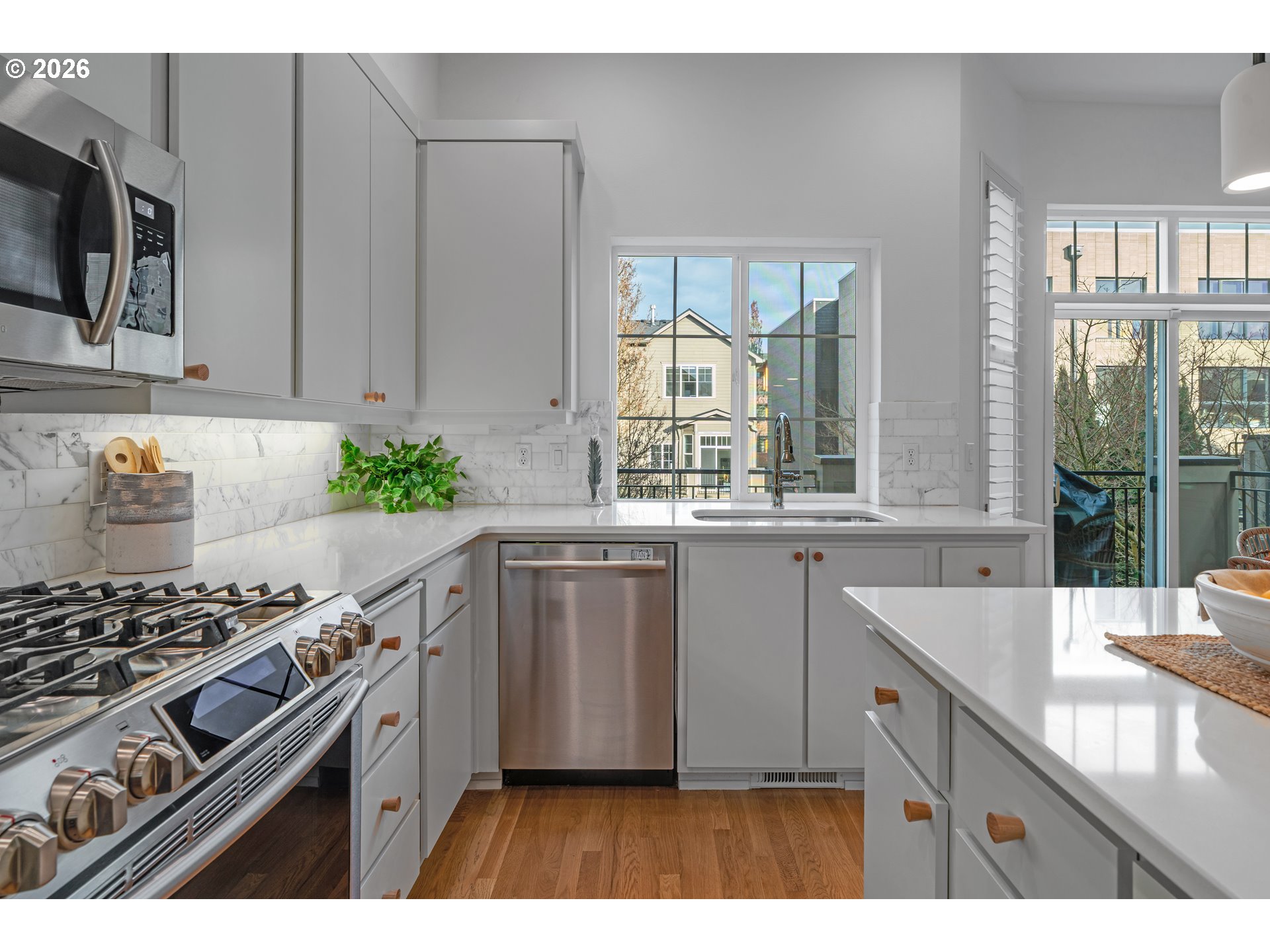 2357 NW QUIMBY ST 24