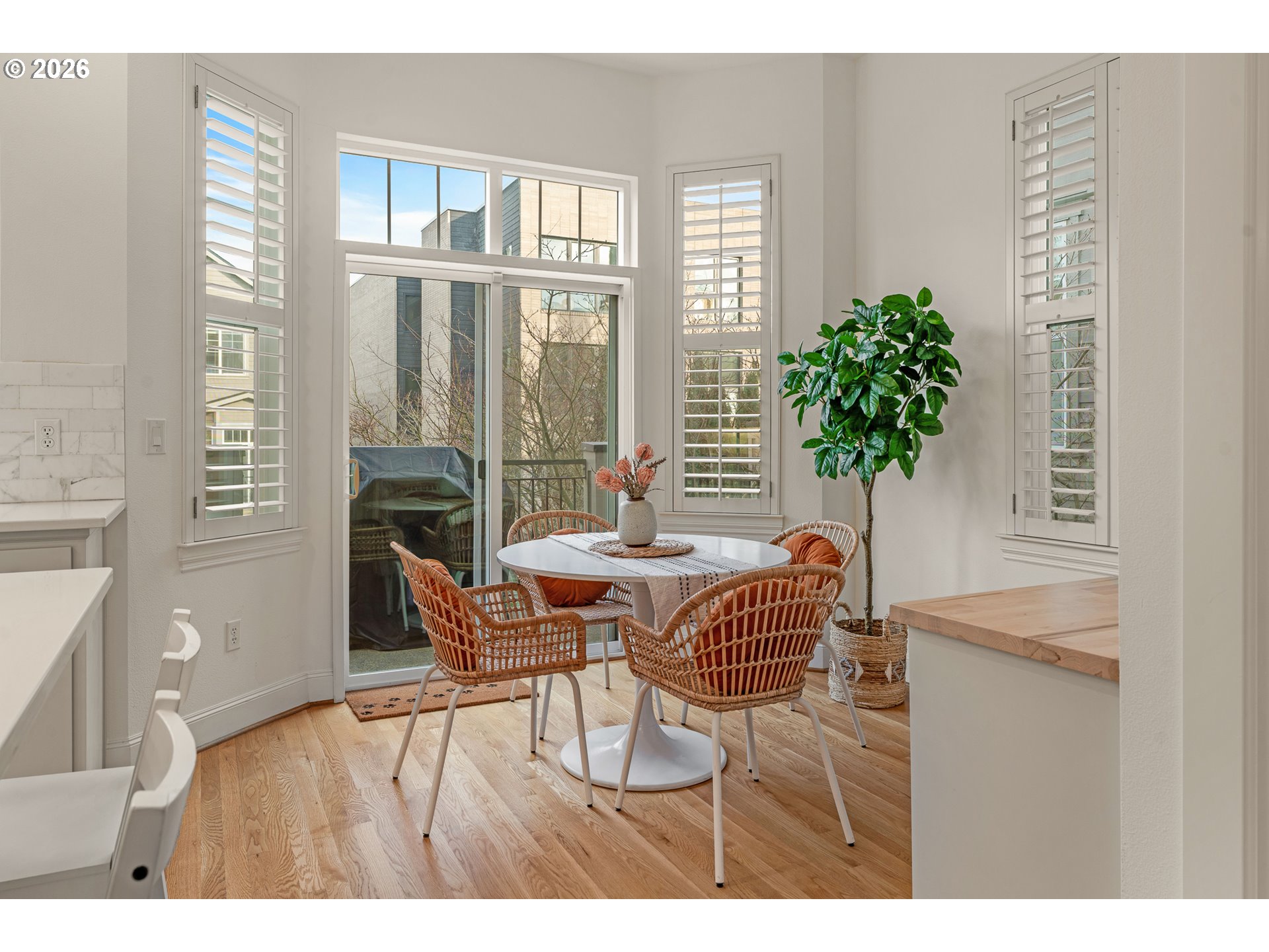 2357 NW QUIMBY ST 24