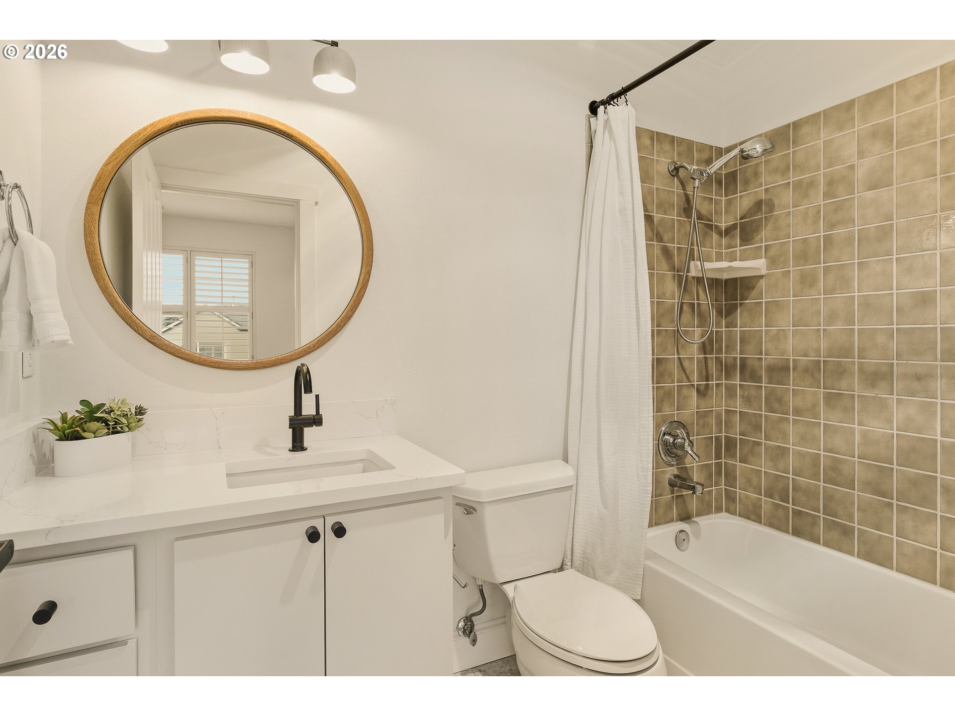 2357 NW QUIMBY ST 24