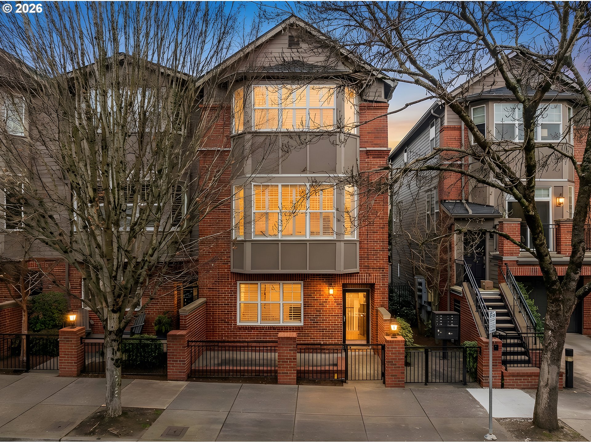 2357 NW QUIMBY ST 24