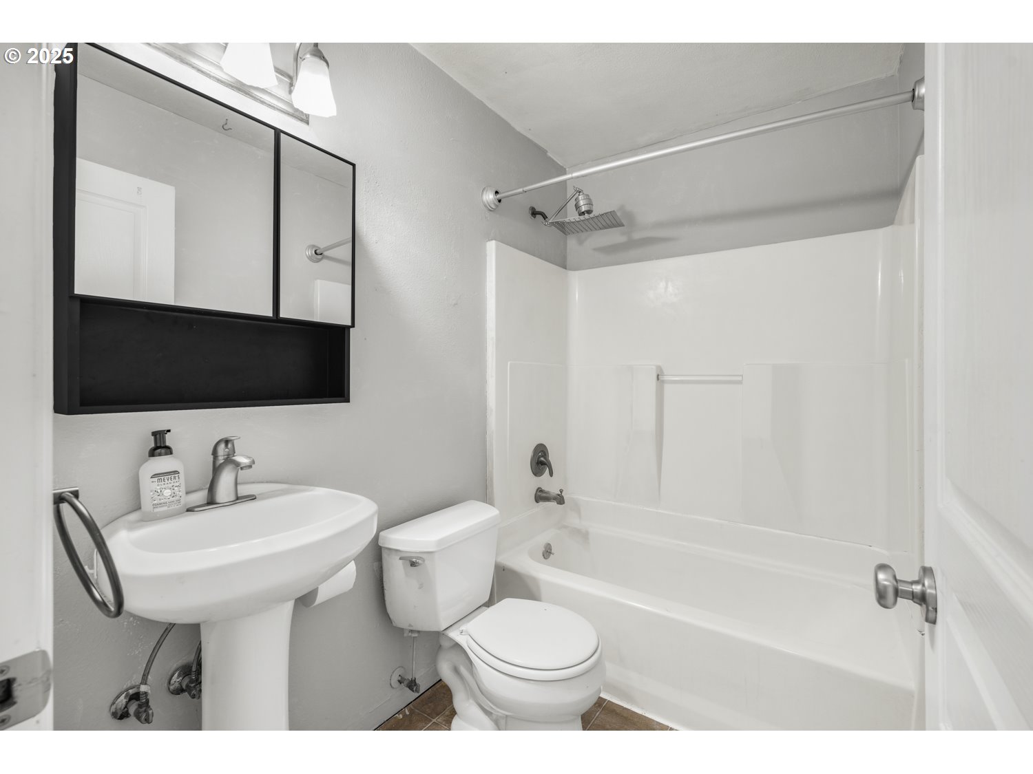 7007 N BURLINGTON AVE 10