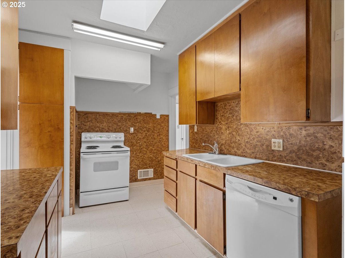 1806 SE 55TH AVE