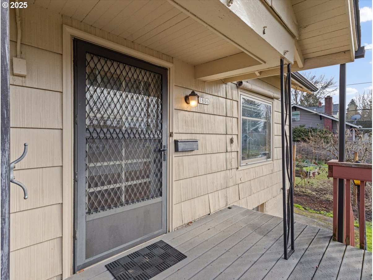 1806 SE 55TH AVE