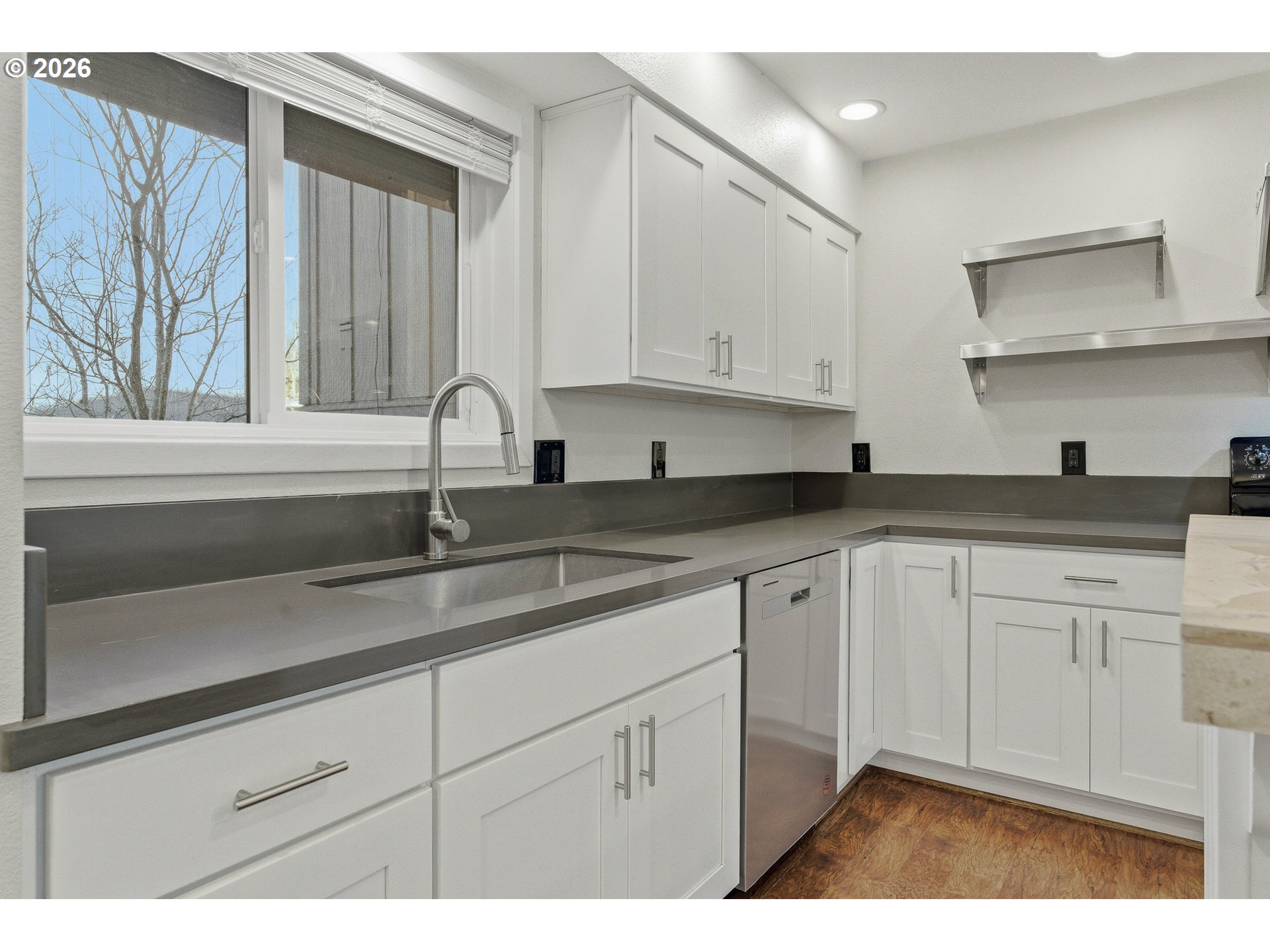 4 TOUCHSTONE 120