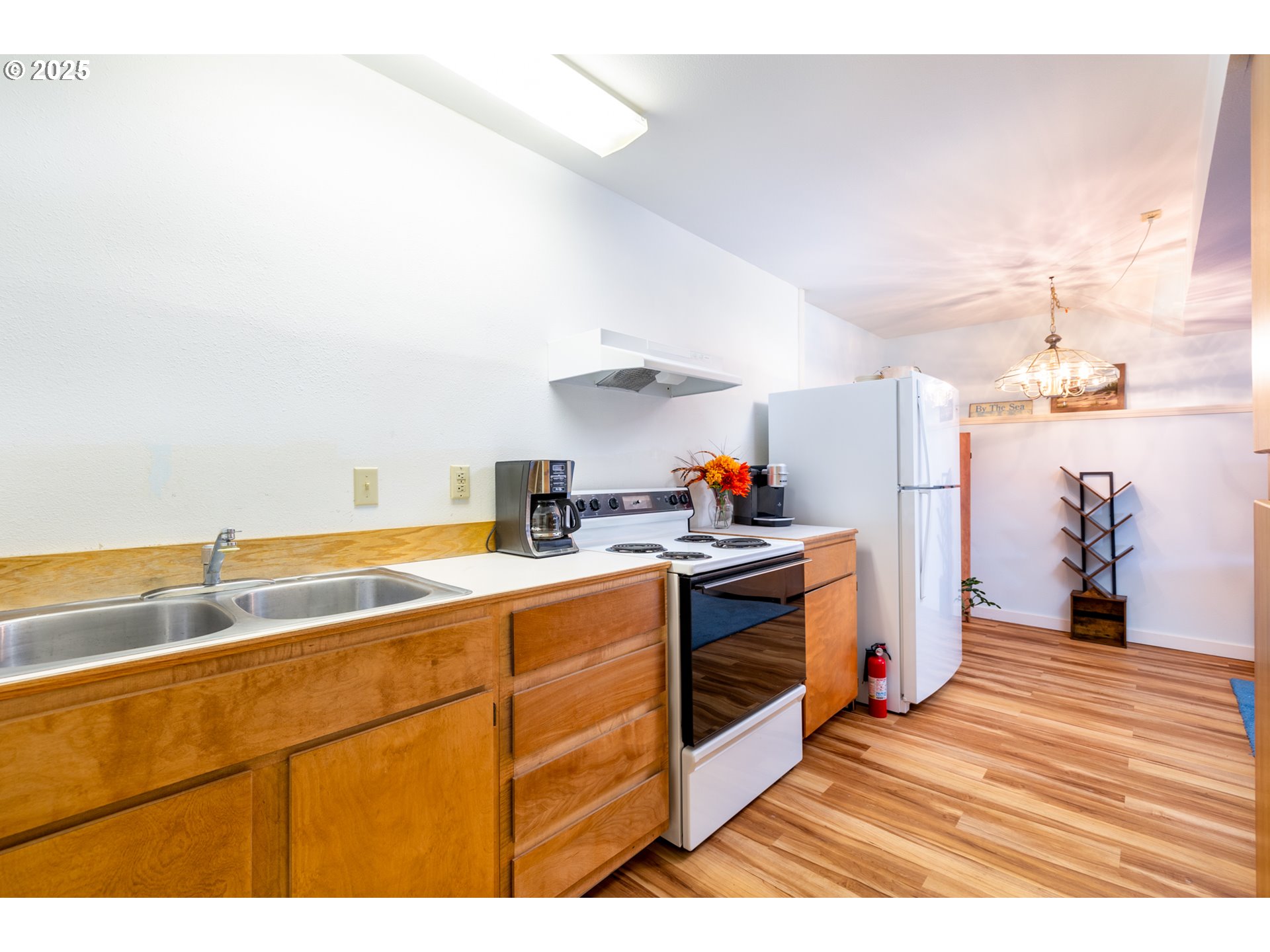 60 SE COOK AVE