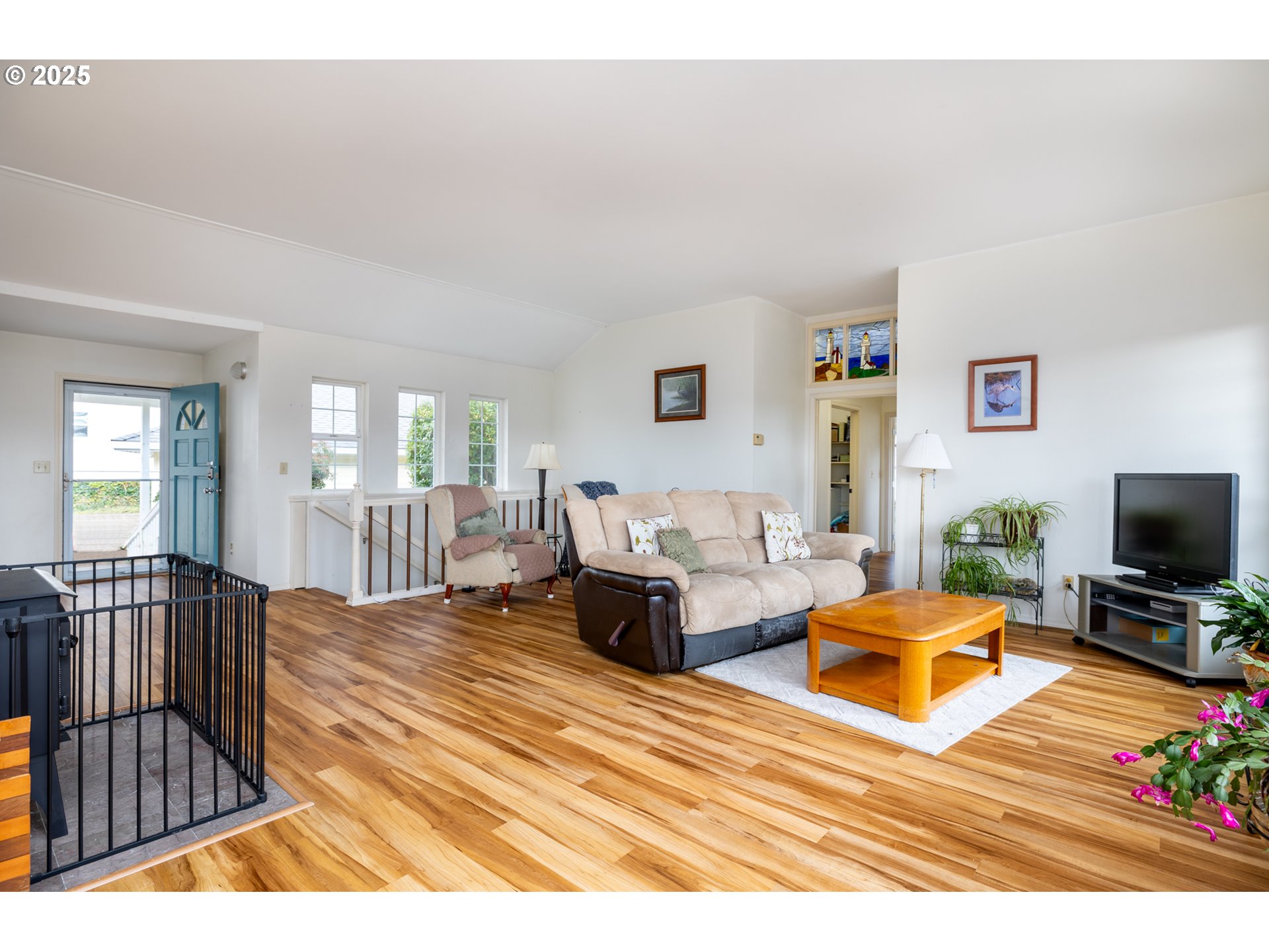 60 SE COOK AVE