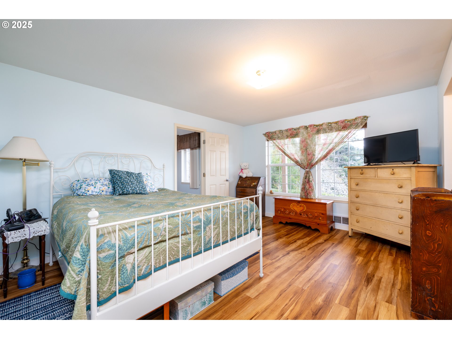 60 SE COOK AVE