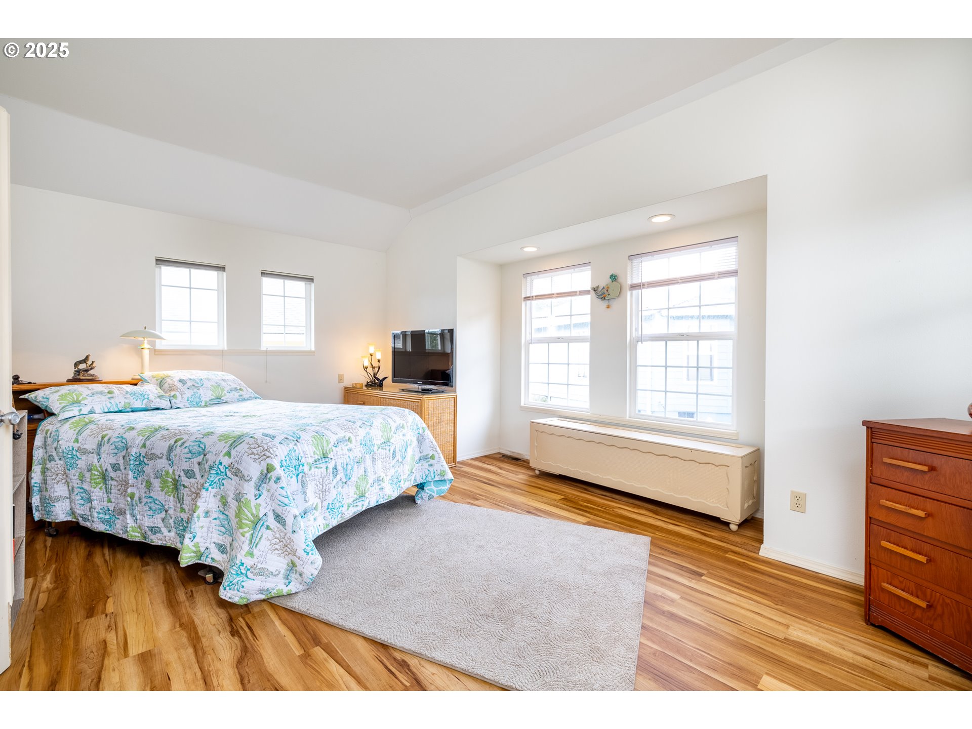 60 SE COOK AVE