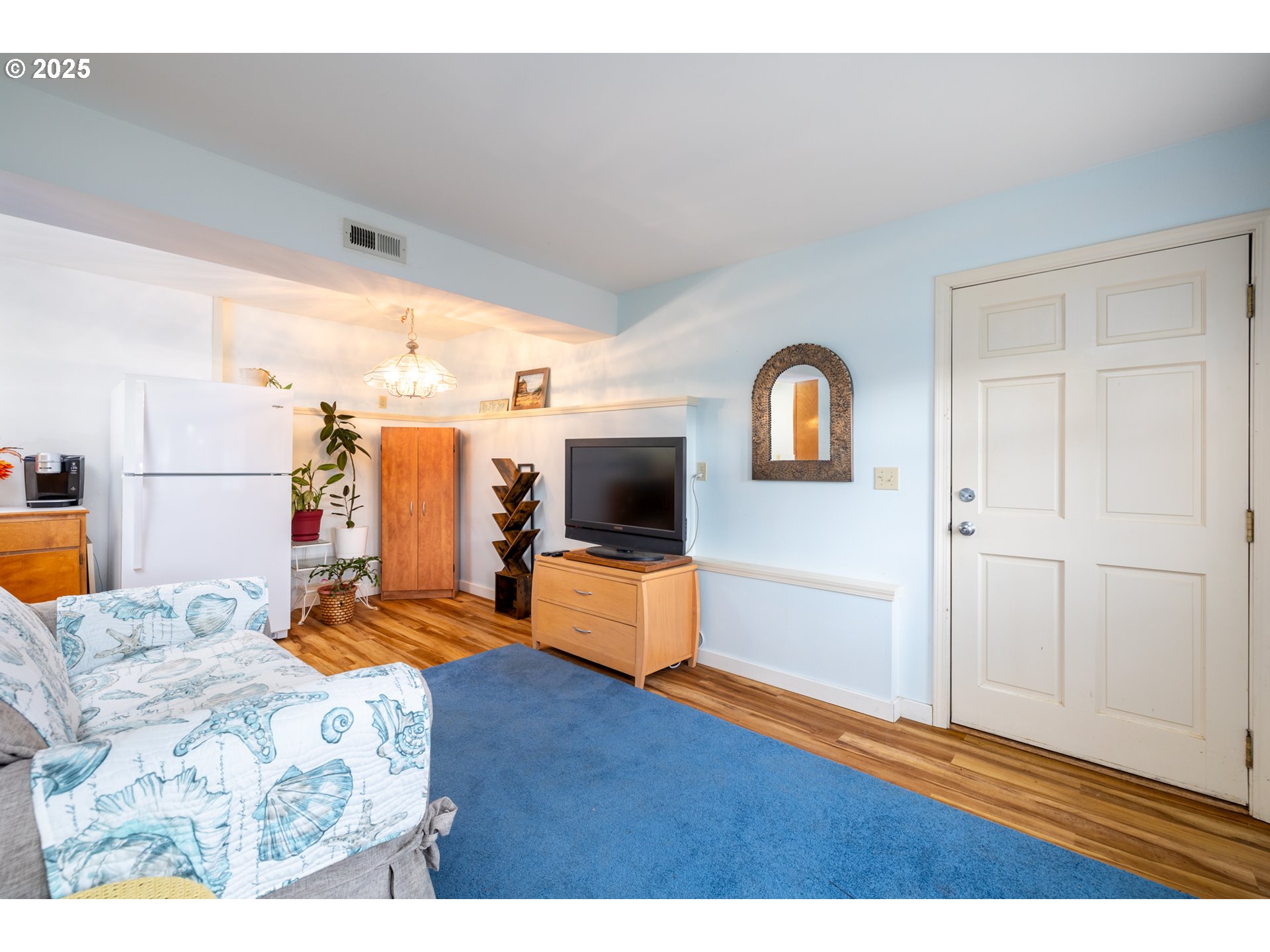 60 SE COOK AVE