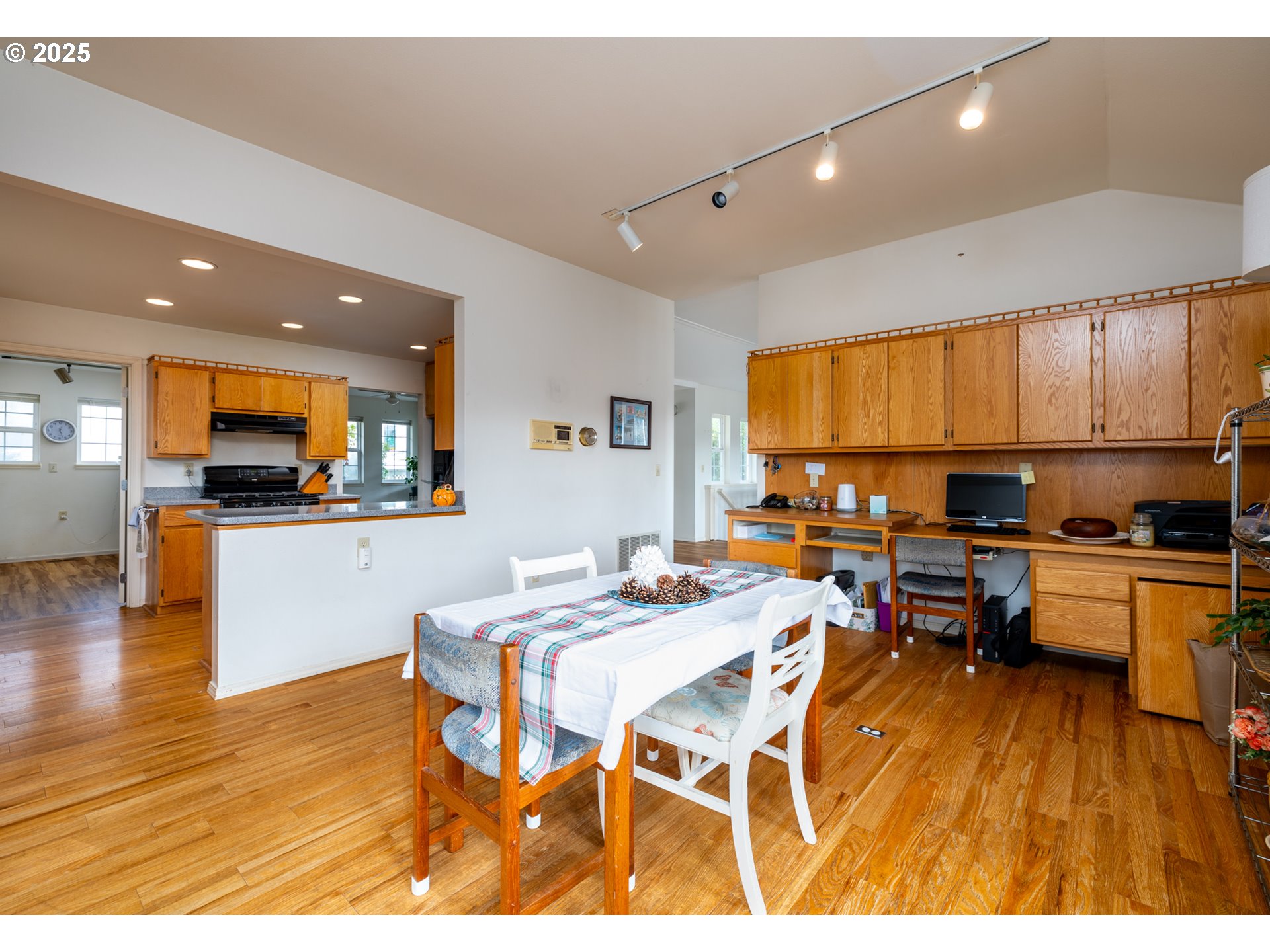 60 SE COOK AVE