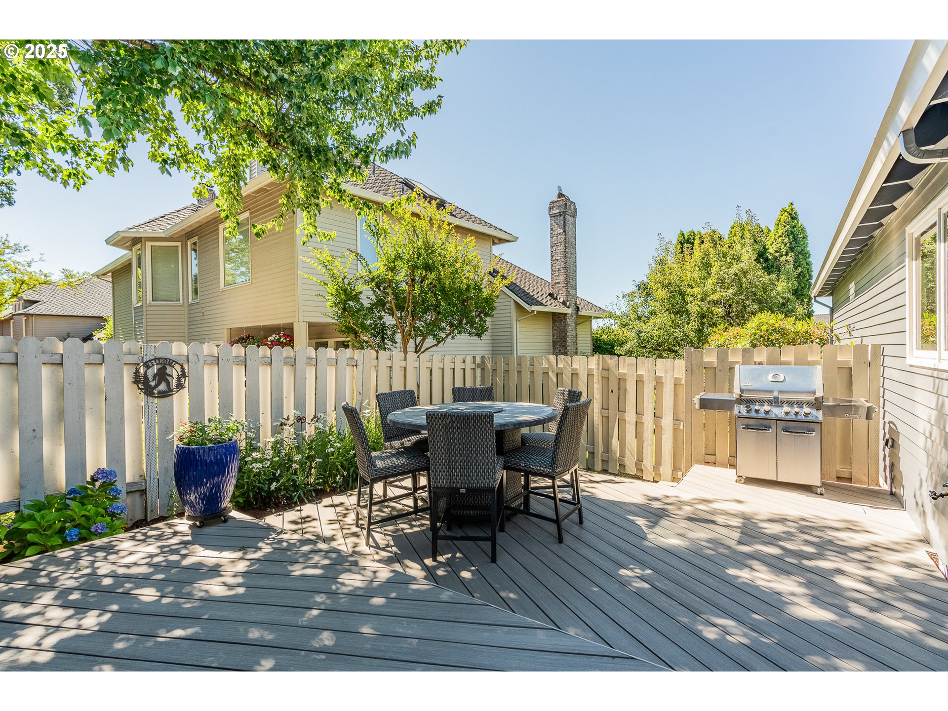 2095 WELLINGTON DR