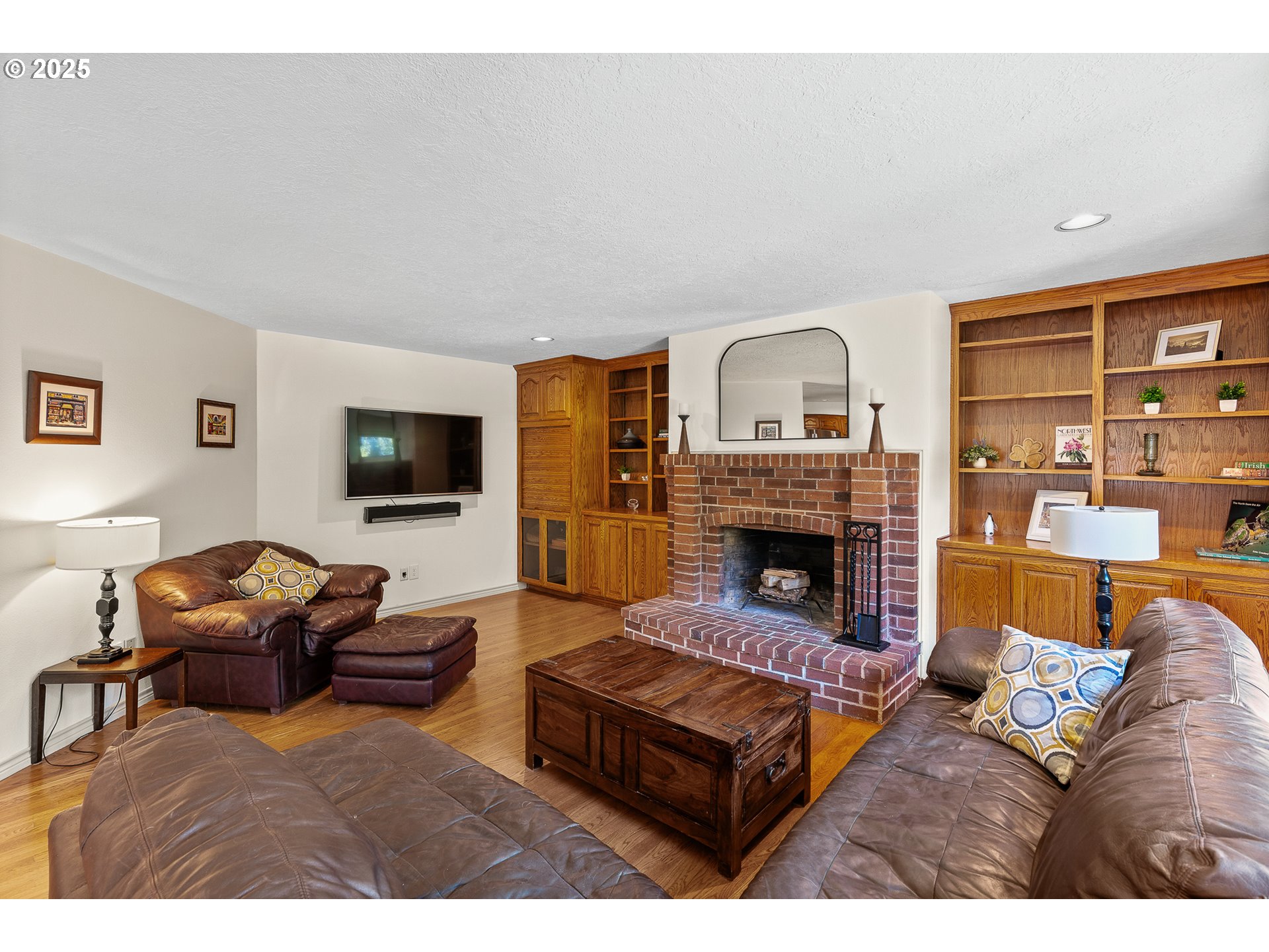 2095 WELLINGTON DR